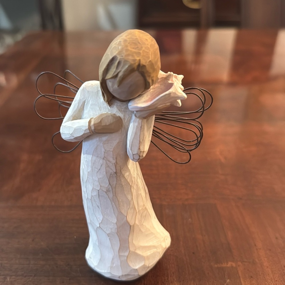Willow Tree figurine by Susan Lordi.Angel Wings Thinking of You
